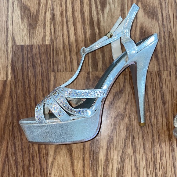 Touch ups heels - Picture 2 of 2